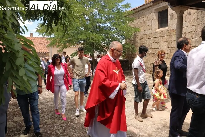 Procesión de San Pedro por las calles de Villar de Peralonso / CORRAL 
