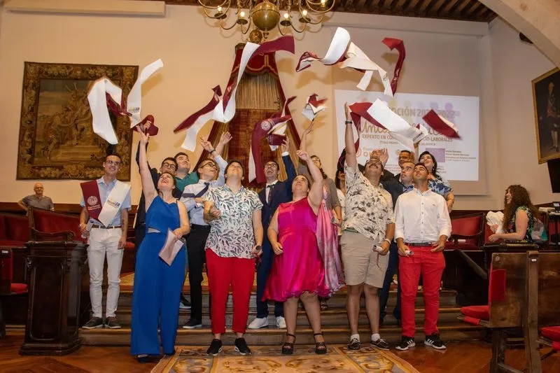 Ceremonia de graduación de estos estudiantes, que han recibido durante este tiempo formación en competencias sociolaborales con el objetivo de favorecer su acceso y mantenimiento en el mundo laboral. Foto USAL