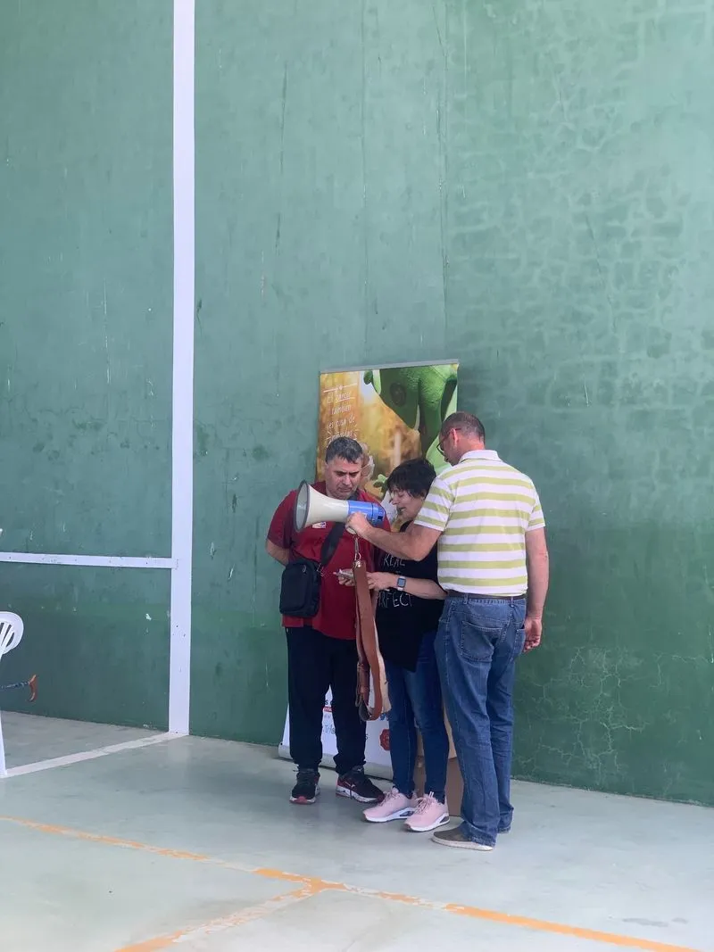 Imágenes de la paella en Peñarandilla en solidaridad con Pyfano