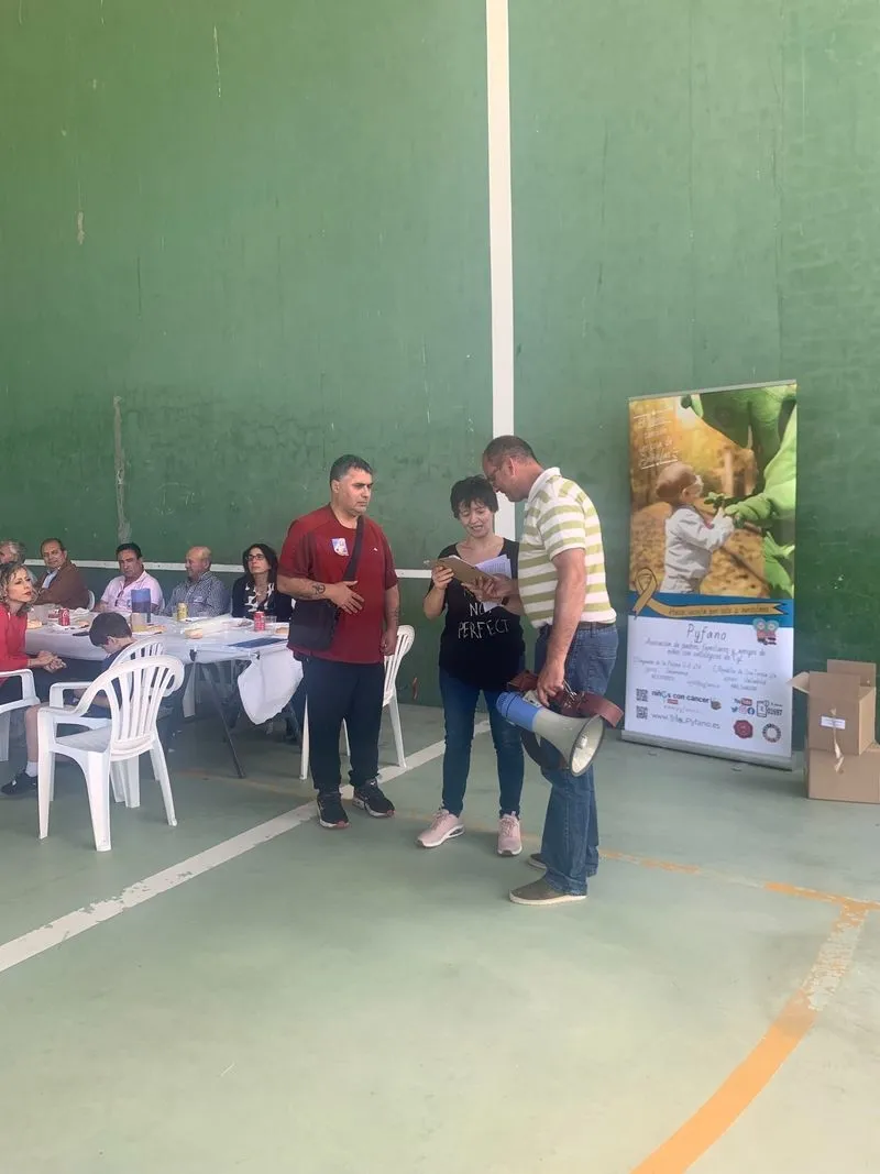 Imágenes de la paella en Peñarandilla en solidaridad con Pyfano