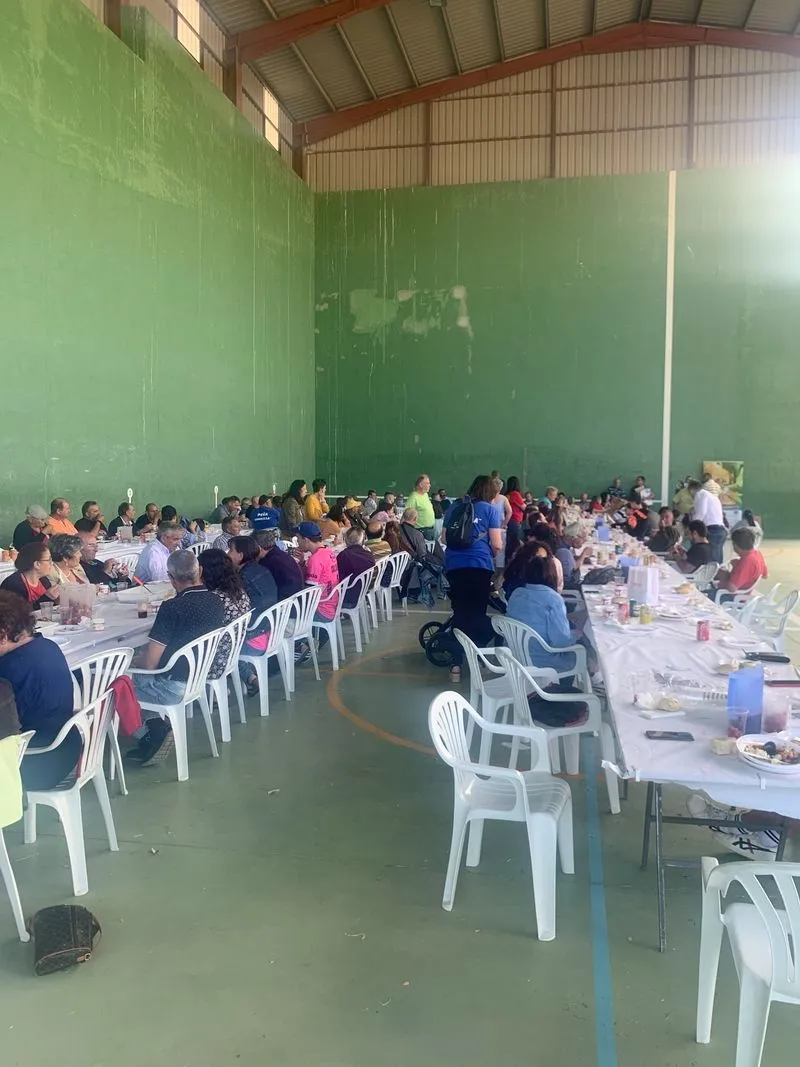 Imágenes de la paella en Peñarandilla en solidaridad con Pyfano