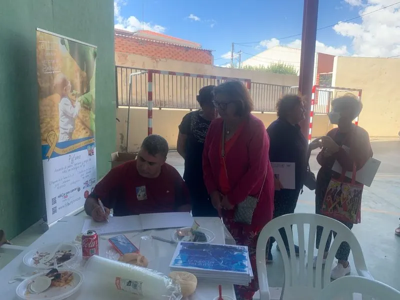 Imágenes de la paella en Peñarandilla en solidaridad con Pyfano