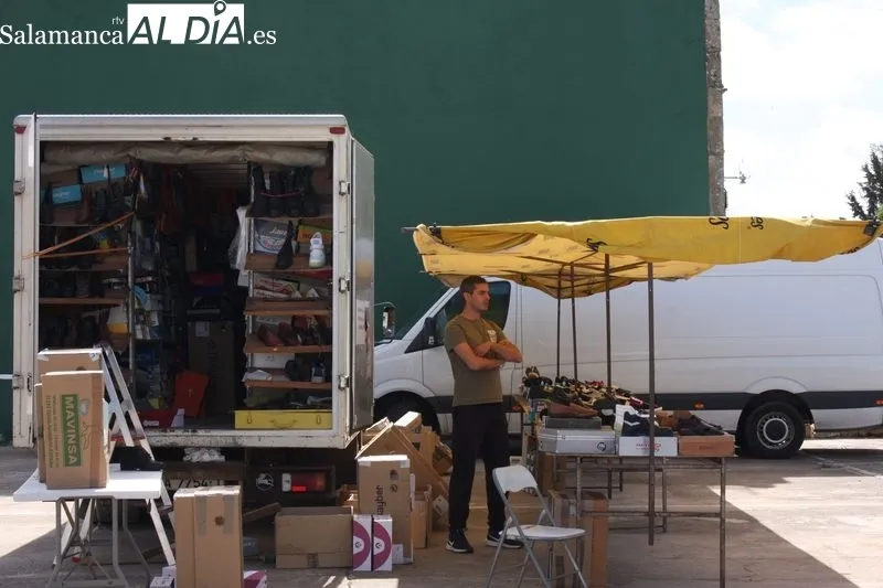 El buen tiempo animaba el mercadillo de Trabanca, que registraba una buena afluencia    