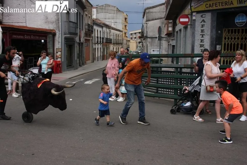El encierro de carretones llenó de alegría las calles de Vitigudino 