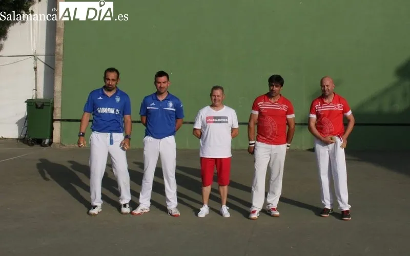 Tarde de pelota a mano en El Milano por las fiestas patronales de San Antonio