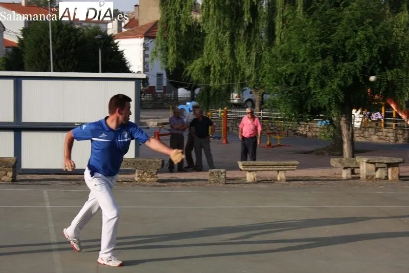 Tarde de pelota a mano en El Milano por las fiestas patronales de San Antonio