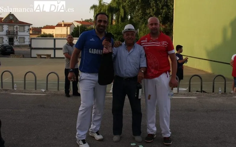 Tarde de pelota a mano en El Milano por las fiestas patronales de San Antonio