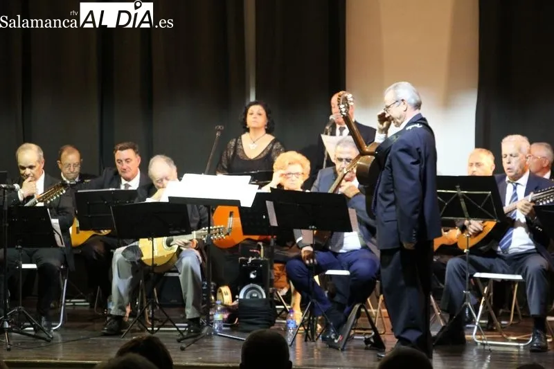 Actuación de la Agrupación Musical Salmantina en Villarino de los Aires