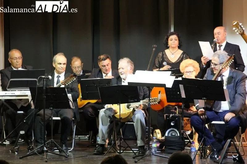 Actuación de la Agrupación Musical Salmantina en Villarino de los Aires