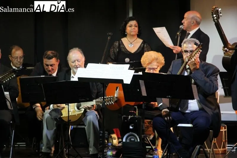 Actuación de la Agrupación Musical Salmantina en Villarino de los Aires