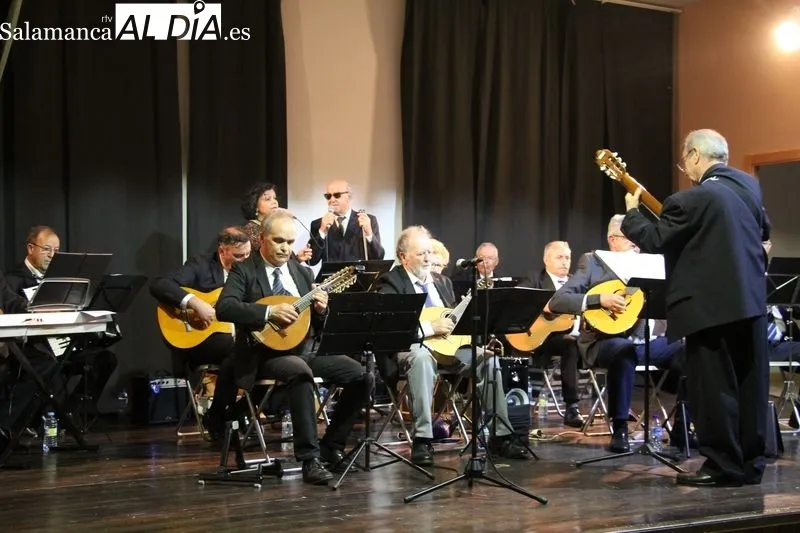Actuación de la Agrupación Musical Salmantina en Villarino de los Aires