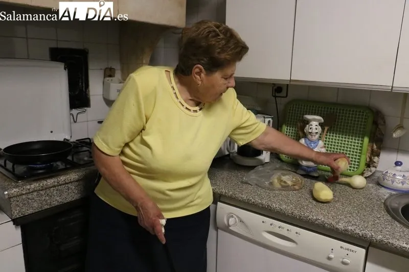 Filo necesita ayuda para las tareas cotidianas de casa, incluida la cocina / CORRAL