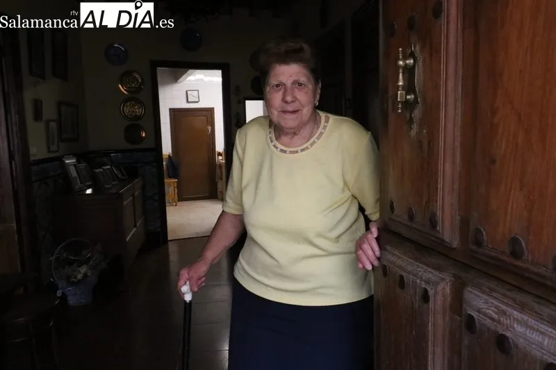 La atención a personas mayores, salida laboral en el medio rural y una cuestión de felicidad / CORRAL