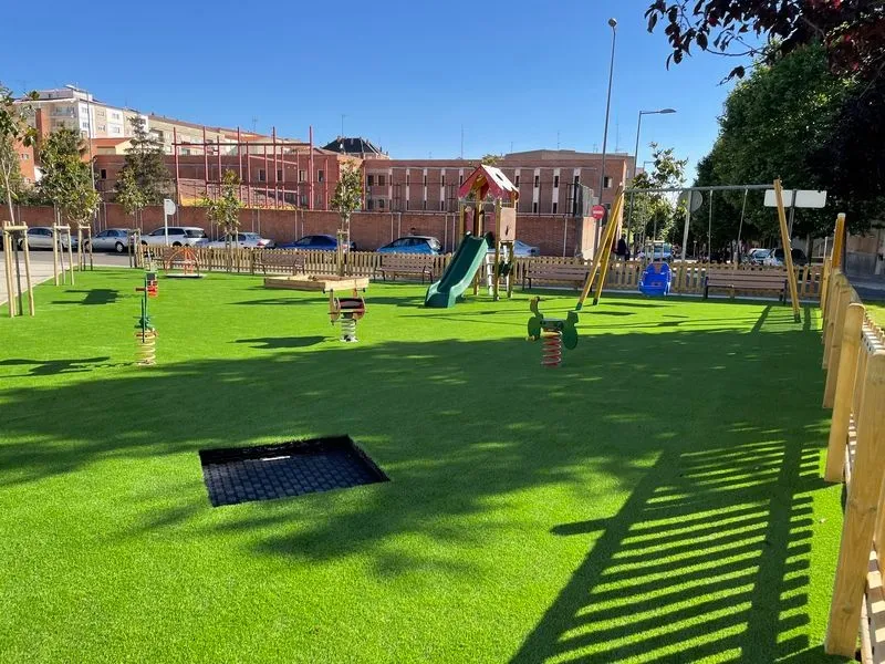Zona de juegos infantiles de la calle Nueva de San Bernardo