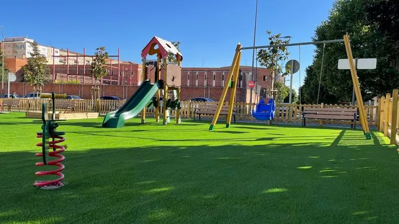 Zona de juegos infantiles de la calle Nueva de San Bernardo