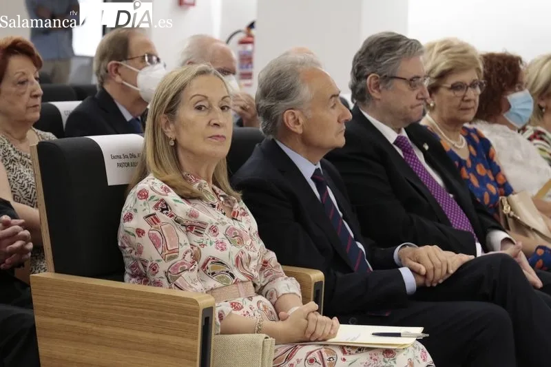 Entrega de medallas y distinciones en el Colegio de Médicos de Salamanca. Foto de David Sañudo