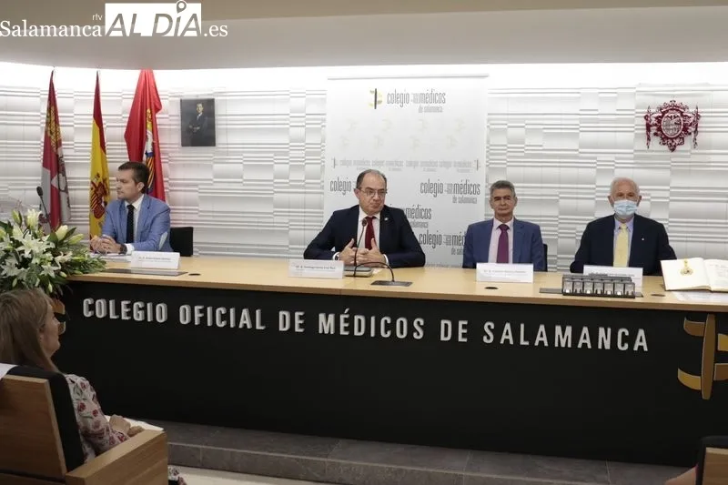 Entrega de medallas y distinciones en el Colegio de Médicos de Salamanca. Foto de David Sañudo