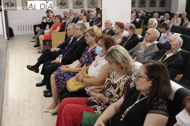 Entrega de medallas y distinciones en el Colegio de Médicos de Salamanca. Foto de David Sañudo