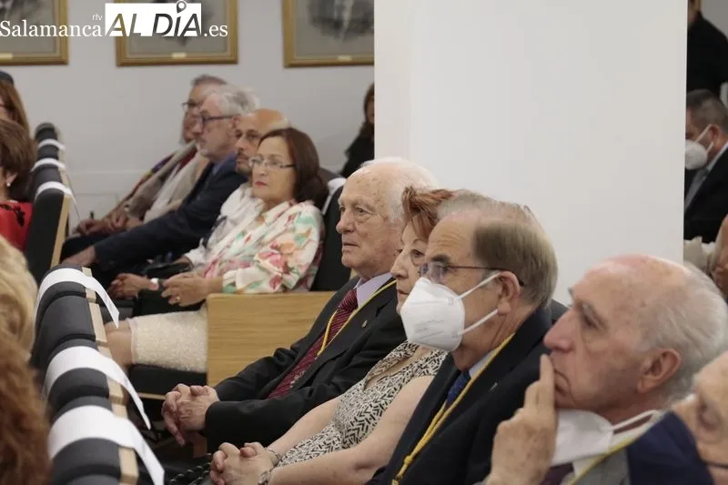 Entrega de medallas y distinciones en el Colegio de Médicos de Salamanca. Foto de David Sañudo