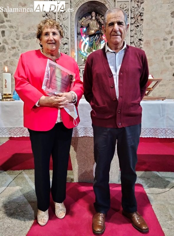 Marcelina y Andrés en su celebración de las Bodas de Oro en Boada  / JESÚS CRUZ