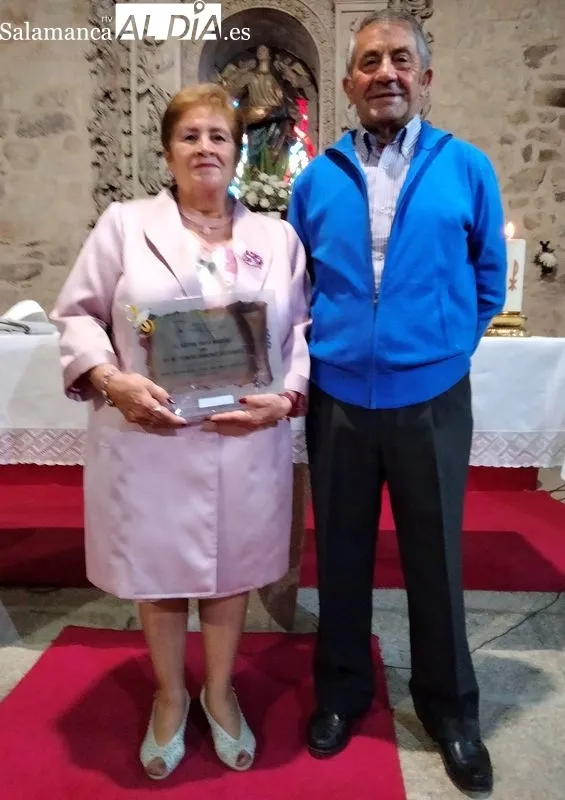 Maritere y Víctor en la celebración de sus Bodas de Oro en Boada  / JESÚS CRUZ