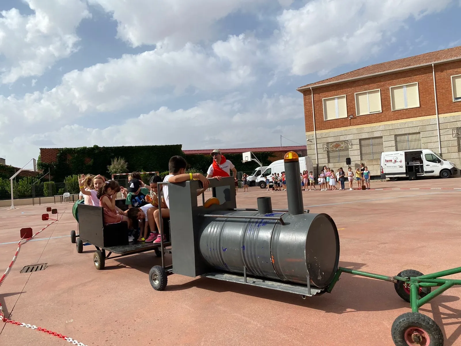 El colegio La Encarnación a celebrado el final de curso con numerosas actividades festivas