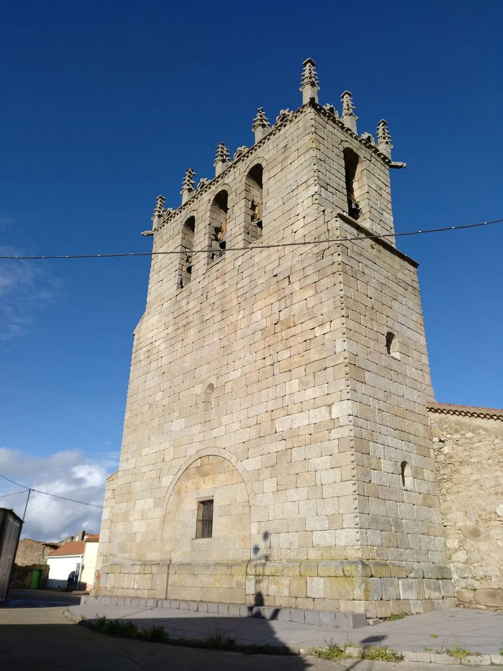 Foto 2 - UPL logra la aprobaci&oacute;n de las Cortes para que se se&ntilde;alice la Torre de Guadramiro en la CL-517