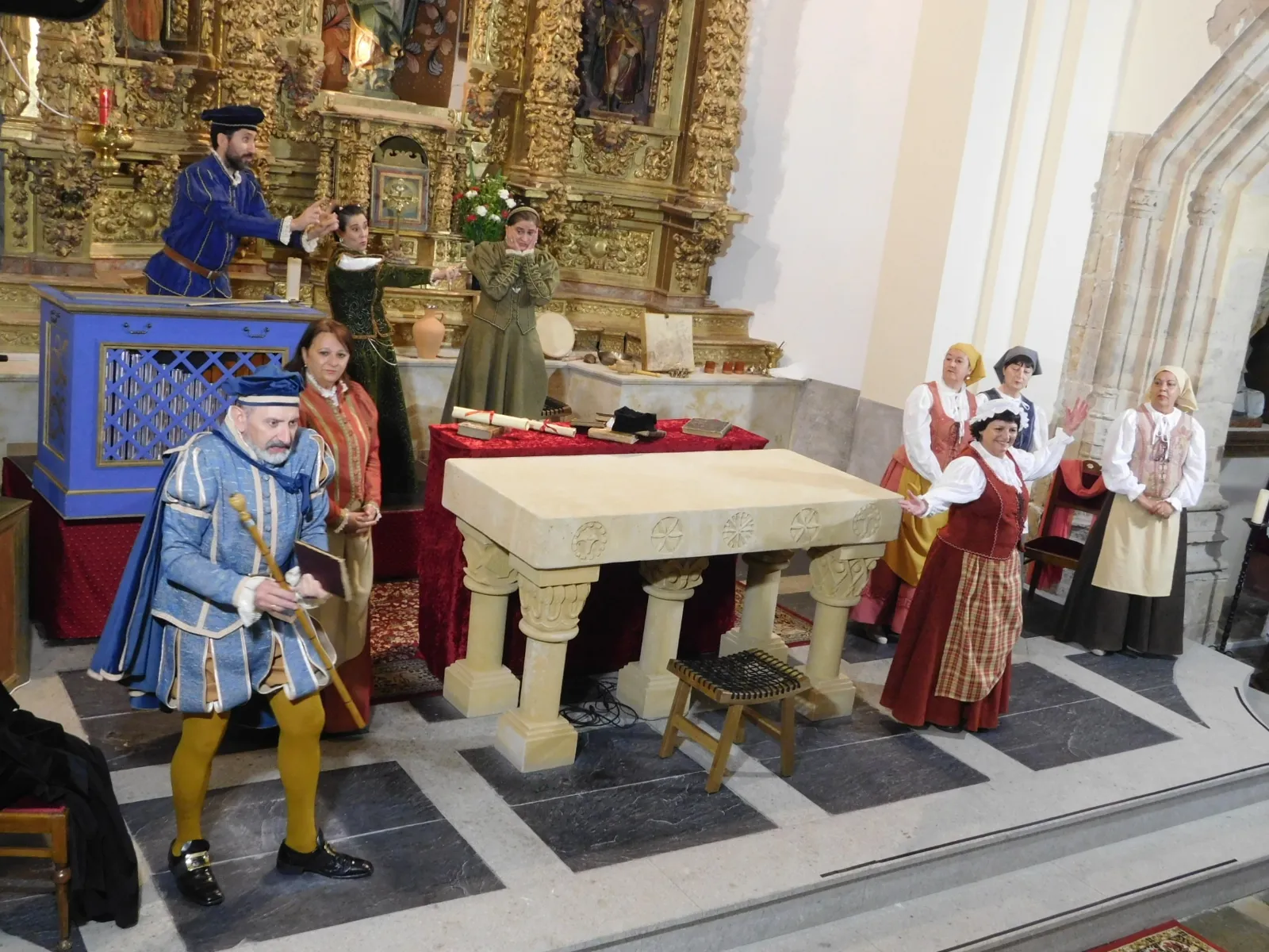Foto 4 - Villar de Gallimazo vibra con la obra teatral "Buscando a Nebrija"