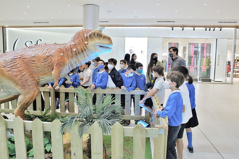 Visita de escolares a la exposición Dinosauria 