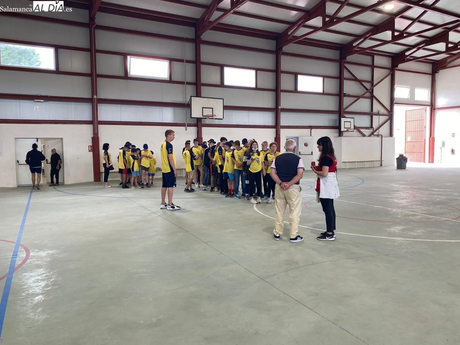 Los niños ucranianos alojados en Armenteros realziaron un paseo en barco por el Duero en Aldeadávila y disfrutaron de las instalaciones deportivas de Barruecopardo 