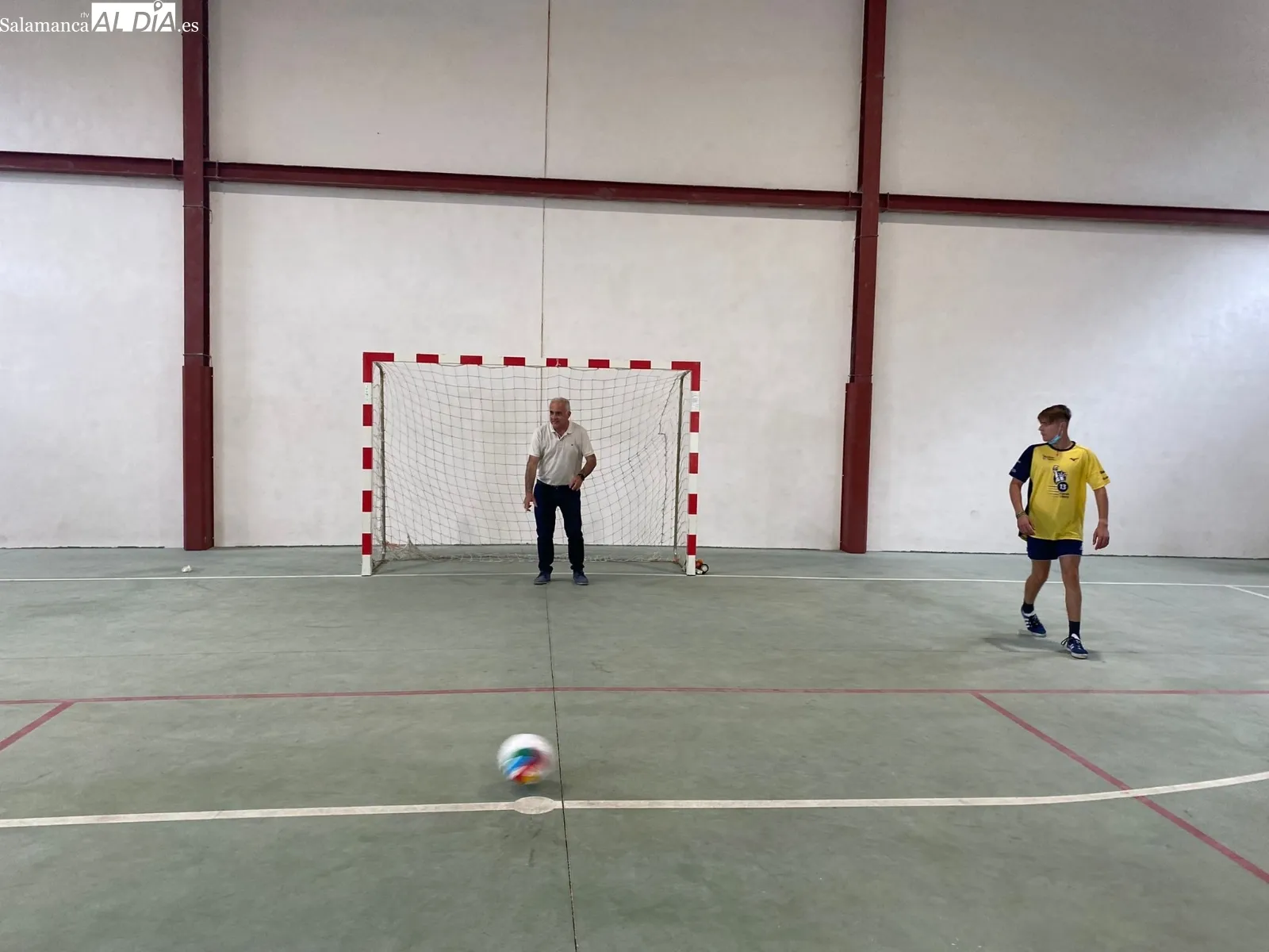 Los niños ucranianos alojados en Armenteros realziaron un paseo en barco por el Duero en Aldeadávila y disfrutaron de las instalaciones deportivas de Barruecopardo 