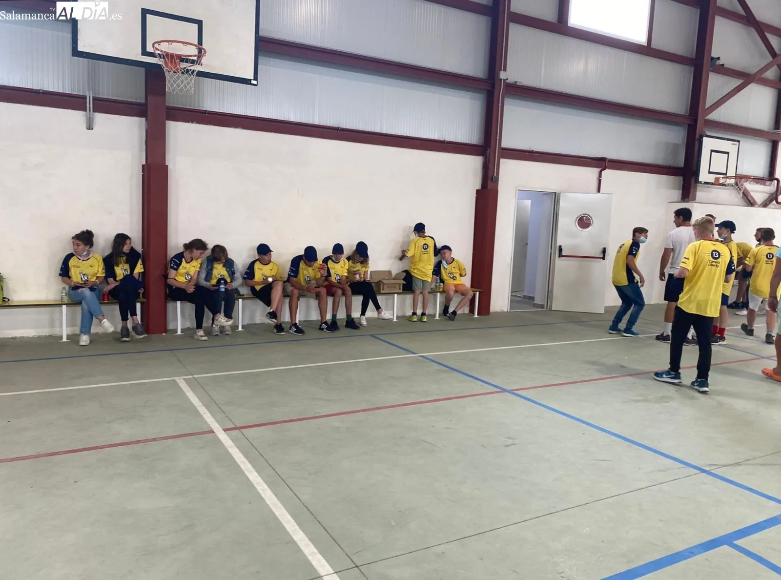 Los niños ucranianos alojados en Armenteros realziaron un paseo en barco por el Duero en Aldeadávila y disfrutaron de las instalaciones deportivas de Barruecopardo 