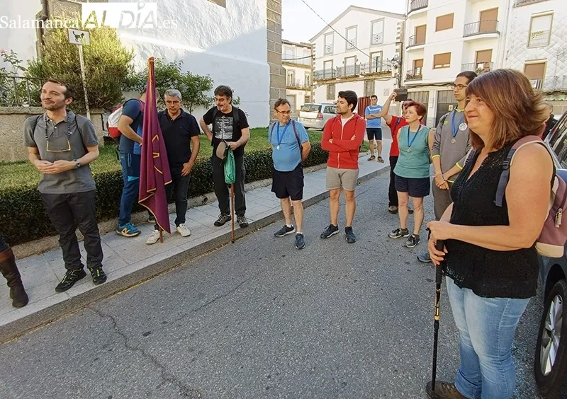 Foto 7 - M&aacute;s de un centenar de bejaranos celebran la Romer&iacute;a de la Pe&ntilde;a de la Cruz