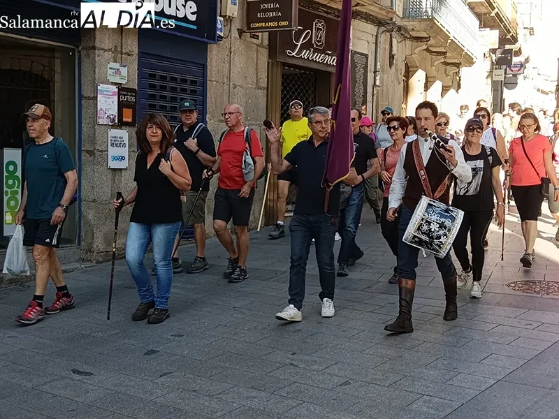Foto 4 - M&aacute;s de un centenar de bejaranos celebran la Romer&iacute;a de la Pe&ntilde;a de la Cruz