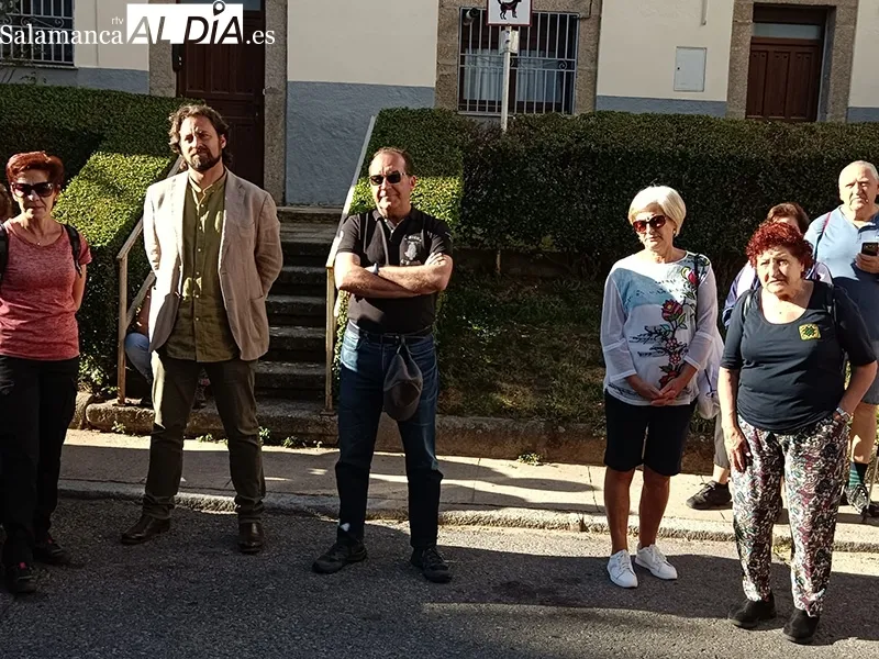 Foto 3 - M&aacute;s de un centenar de bejaranos celebran la Romer&iacute;a de la Pe&ntilde;a de la Cruz