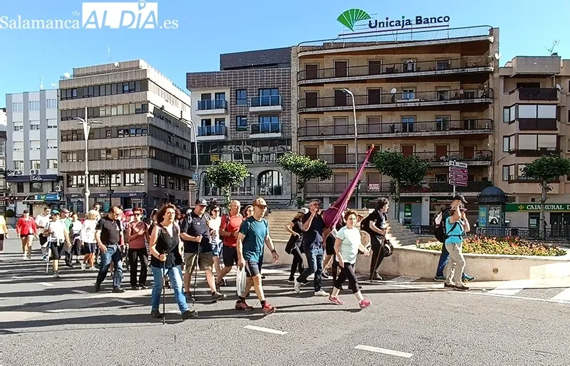 Foto 2 - M&aacute;s de un centenar de bejaranos celebran la Romer&iacute;a de la Pe&ntilde;a de la Cruz