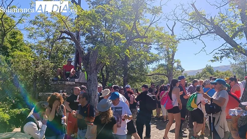 Foto 14 - M&aacute;s de un centenar de bejaranos celebran la Romer&iacute;a de la Pe&ntilde;a de la Cruz