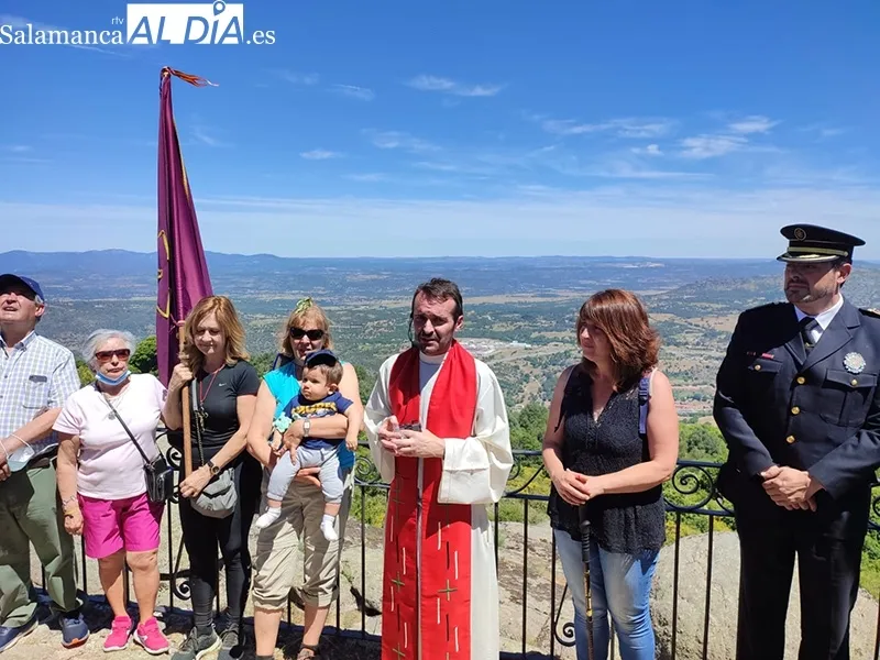 Foto 12 - M&aacute;s de un centenar de bejaranos celebran la Romer&iacute;a de la Pe&ntilde;a de la Cruz