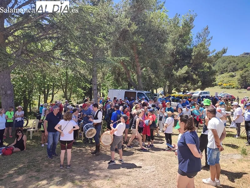 Foto 10 - M&aacute;s de un centenar de bejaranos celebran la Romer&iacute;a de la Pe&ntilde;a de la Cruz