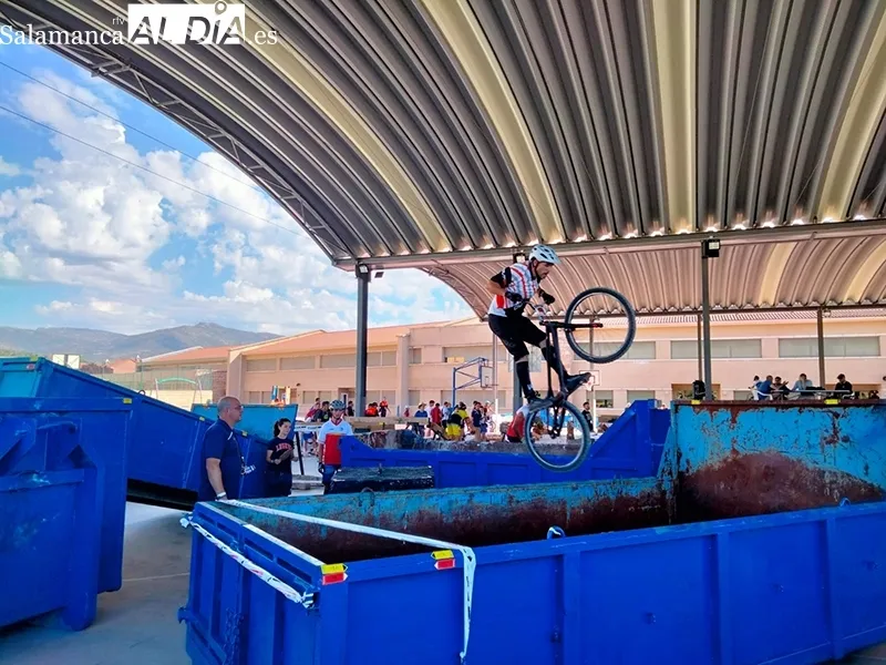 Foto 2 - Iv&aacute;n Izquierdo se impone a las circunstancias y sube a lo alto del p&oacute;dium