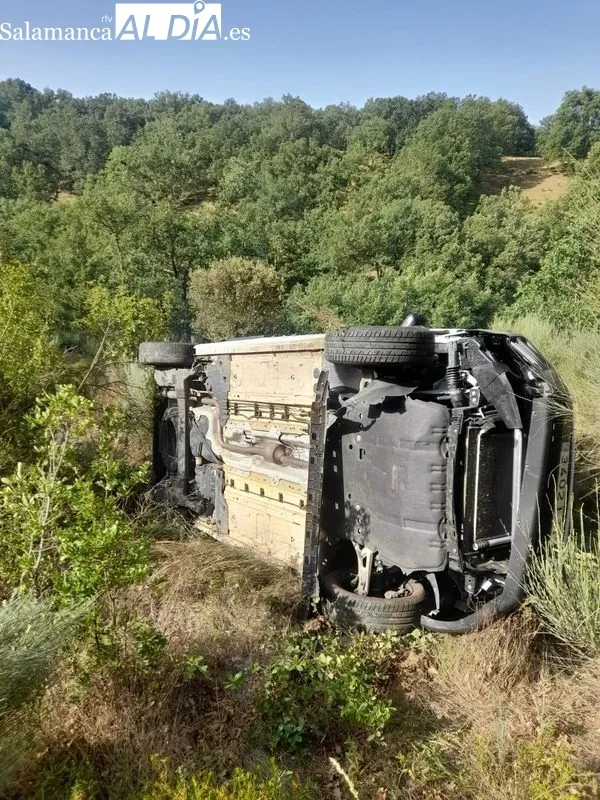 Dos mujeres resultan heridas tras volcar con una furgoneta a la altura del término municipal de Masueco