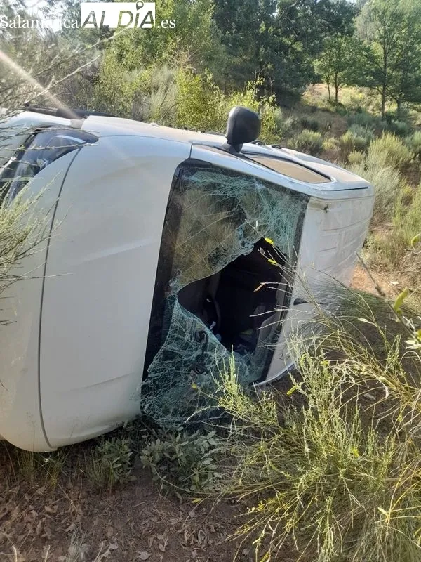 Dos mujeres resultan heridas tras volcar con una furgoneta a la altura del término municipal de Masueco