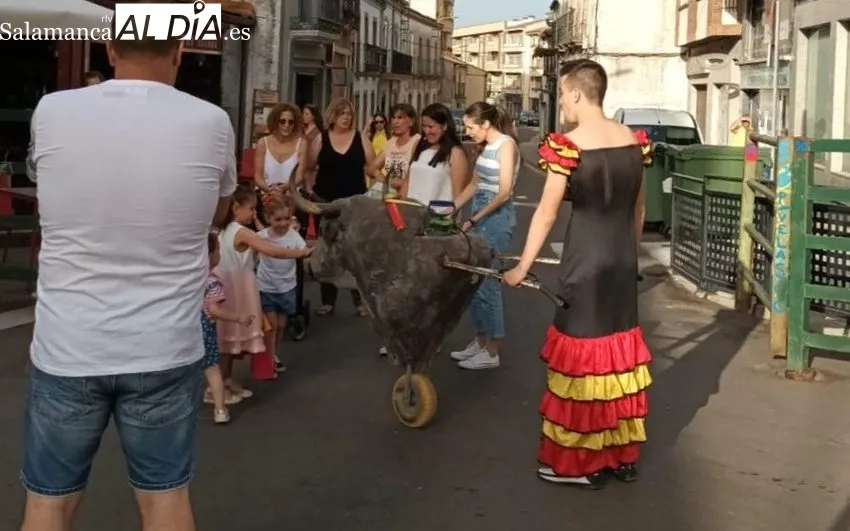 El encierro de carretone hace de prólogo a las fiestas del Corpus de Vitigudino