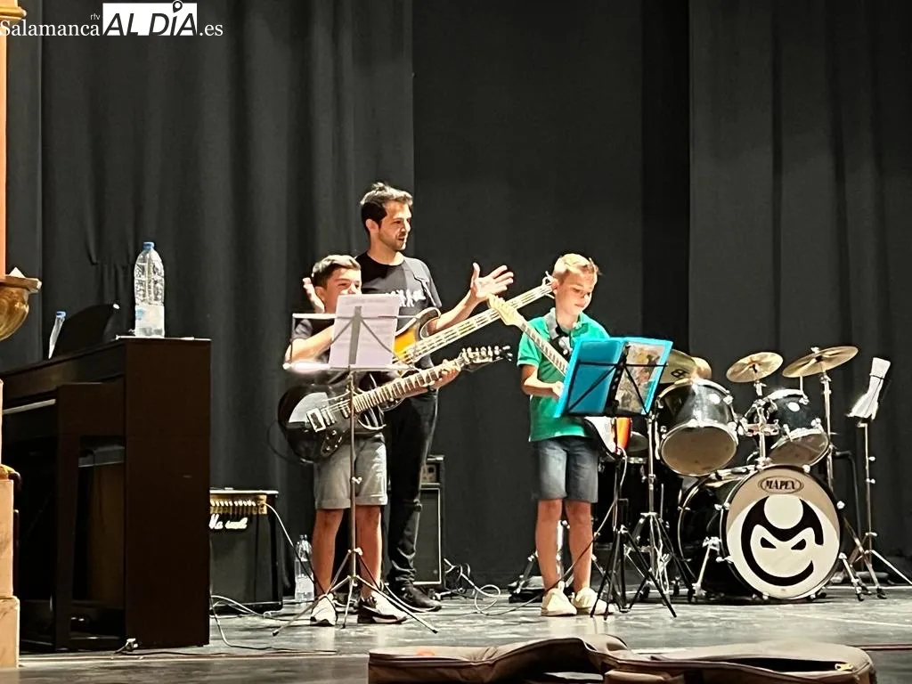 Foto 11 - Los peque&ntilde;os grandes artistas de la Escuela Municipal de M&uacute;sica demuestran lo aprendido