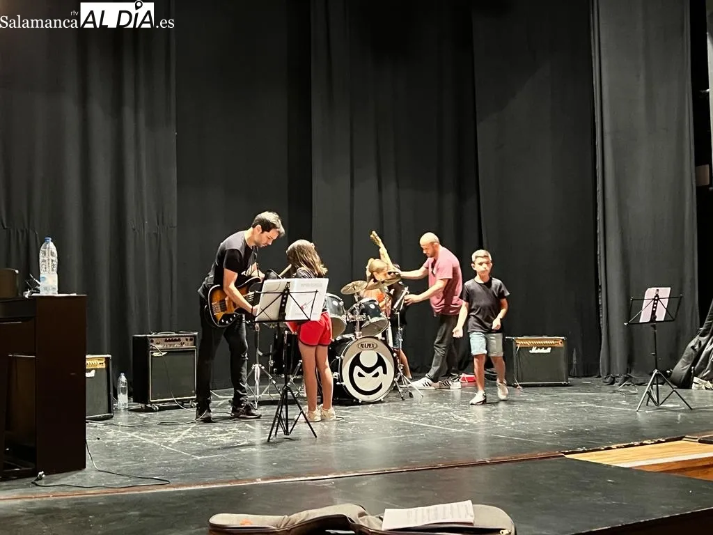 Foto 6 - Los peque&ntilde;os grandes artistas de la Escuela Municipal de M&uacute;sica demuestran lo aprendido