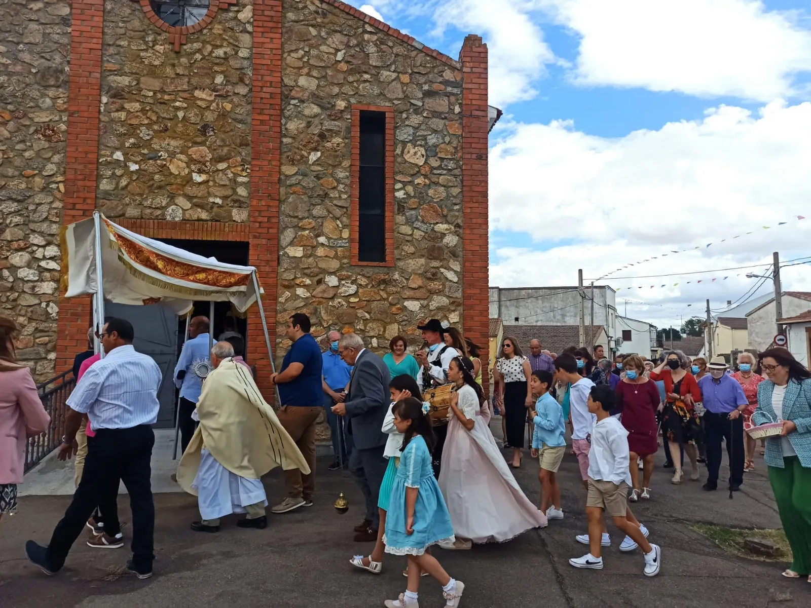 Foto 7 - Encinas de Arriba celebra por todo lo alto sus fiestas del Domingo del Se&ntilde;or