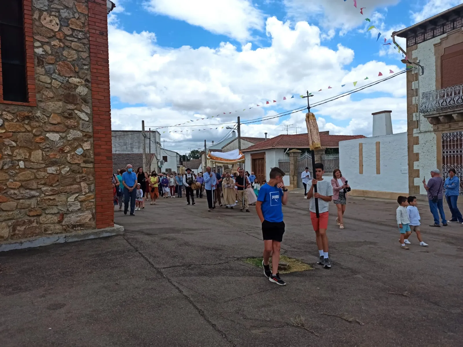 Foto 4 - Encinas de Arriba celebra por todo lo alto sus fiestas del Domingo del Se&ntilde;or
