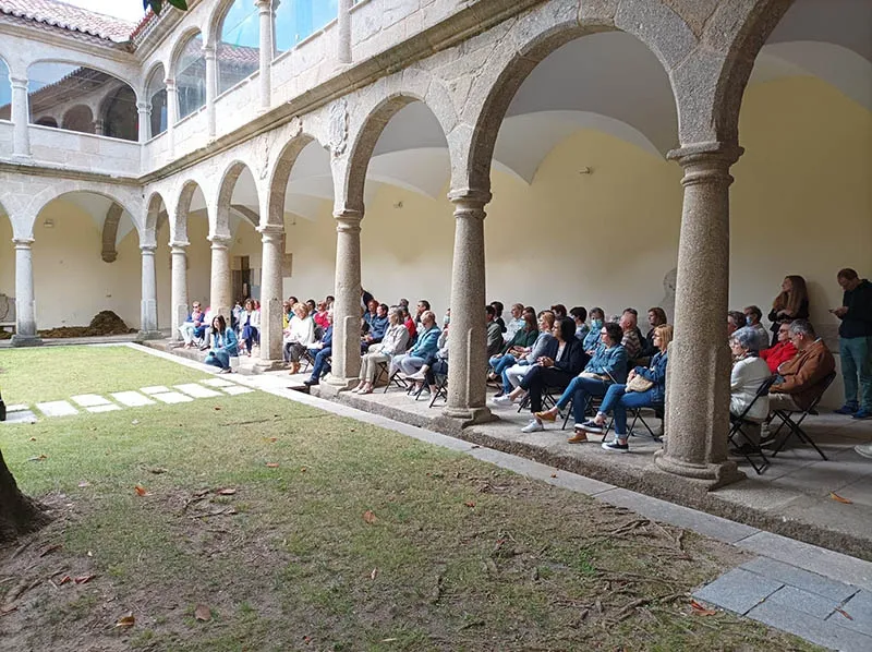 Foto 3 - Los alumnos del CEPA &lsquo;Mateo Hern&aacute;ndez&rsquo; cierran el curso con un recital de poes&iacute;a