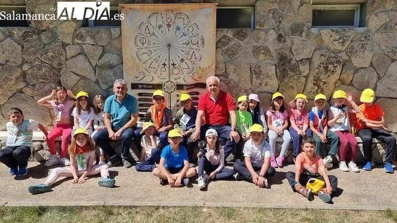 Visita de Jesús María Ortiz al campamento de La Legoriza en San Martín del Castañar 