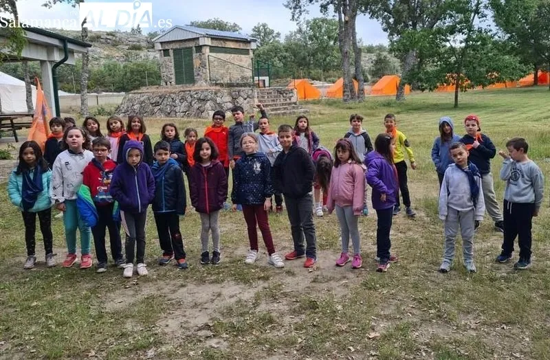 Visita de Jesús María Ortiz al campamento de La Legoriza en San Martín del Castañar 